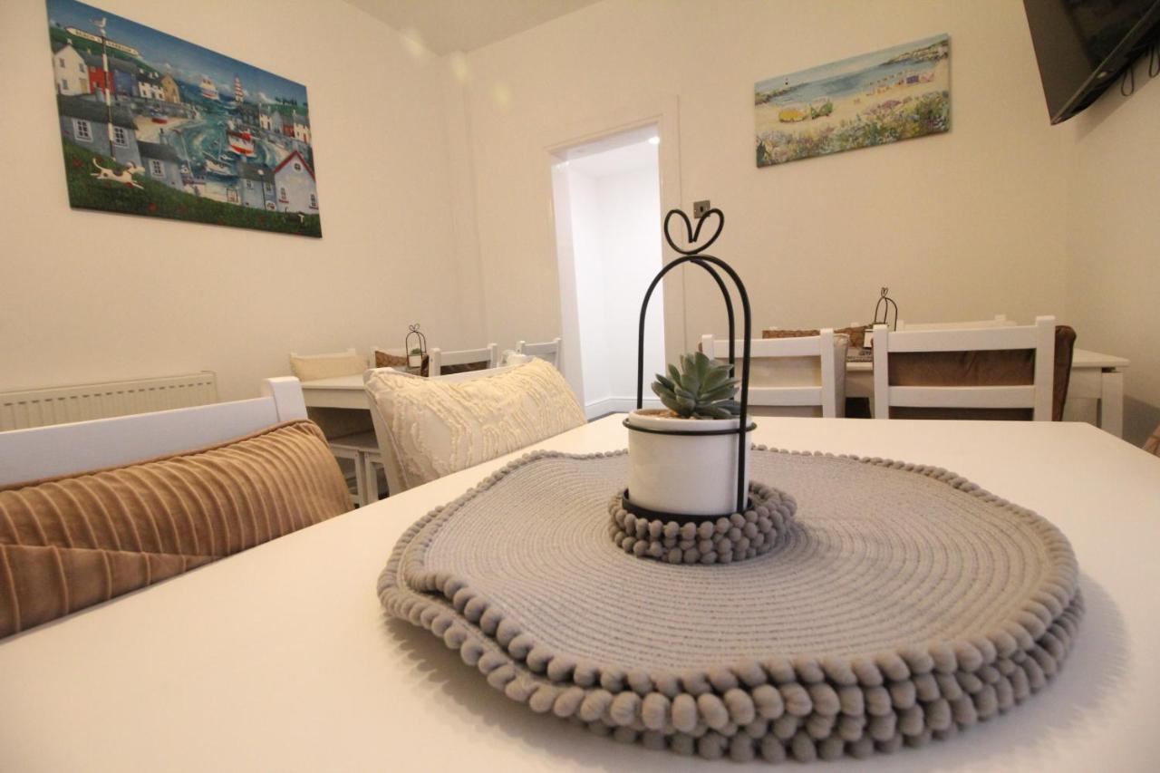 Media Manor - Fully Refurbished In 2022 - Large 6 Bedrooms, 3 Bathrooms Plus Media Games Room ブラックプール エクステリア 写真