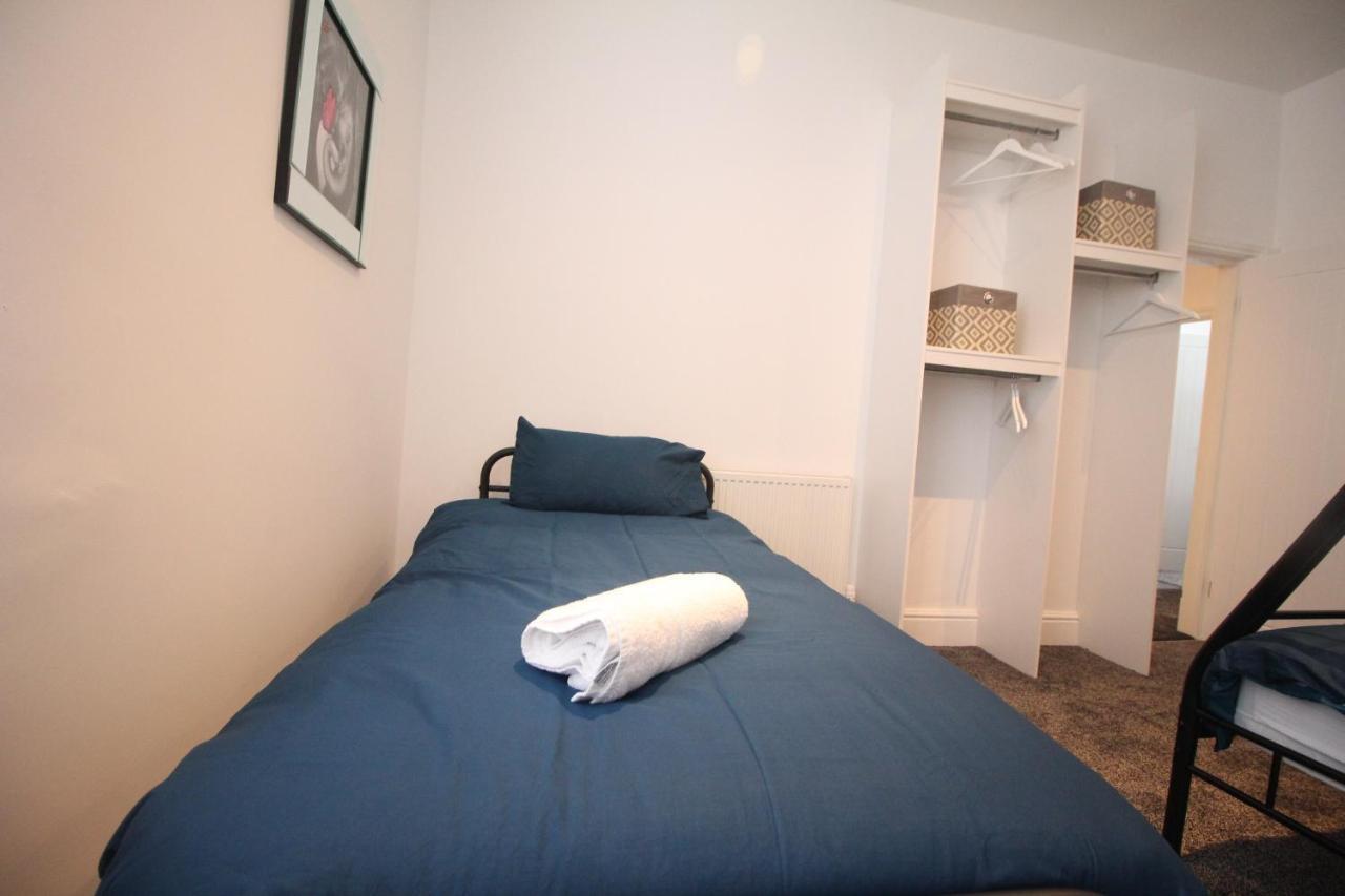 Media Manor - Fully Refurbished In 2022 - Large 6 Bedrooms, 3 Bathrooms Plus Media Games Room ブラックプール エクステリア 写真