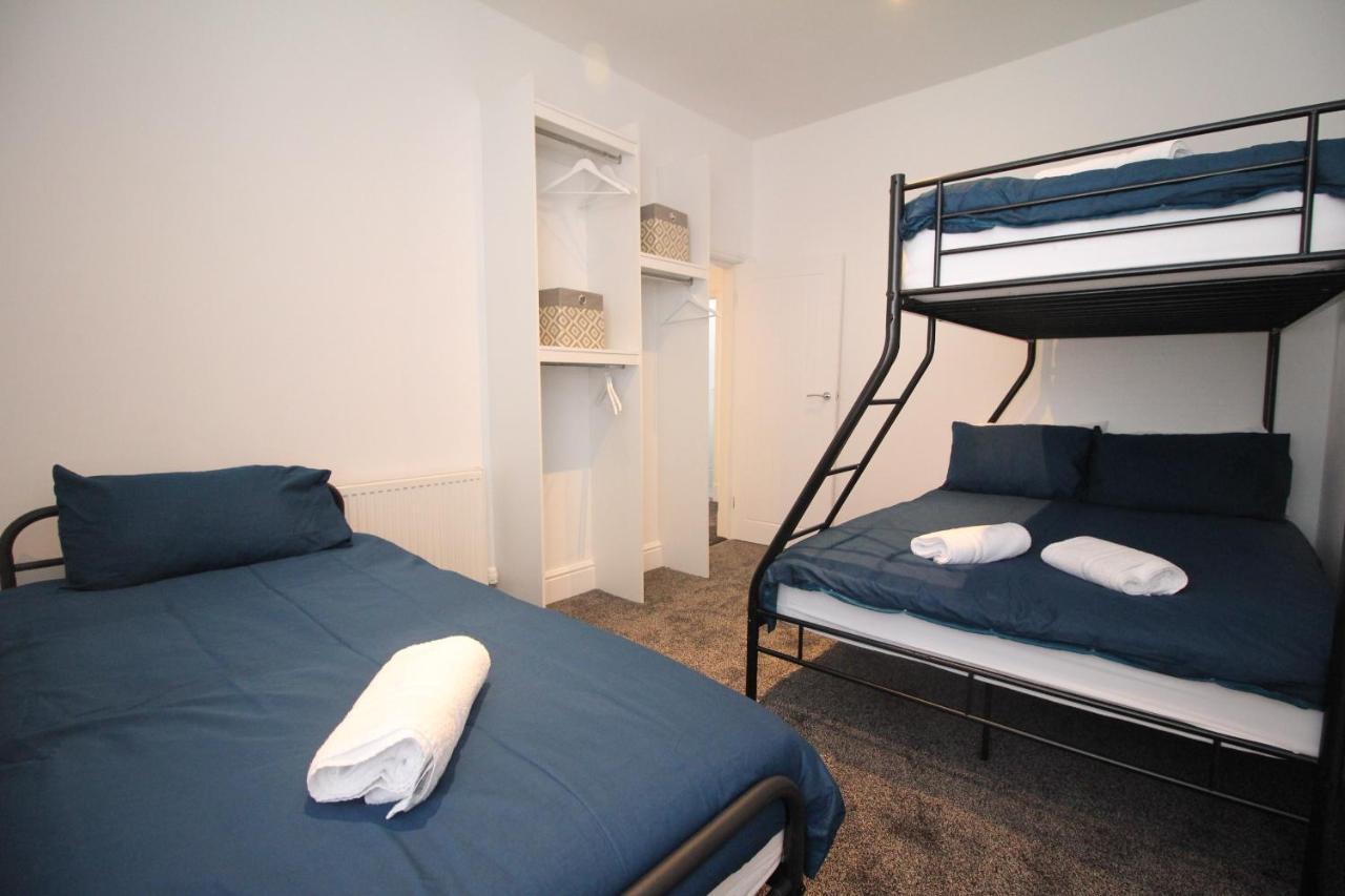 Media Manor - Fully Refurbished In 2022 - Large 6 Bedrooms, 3 Bathrooms Plus Media Games Room ブラックプール エクステリア 写真