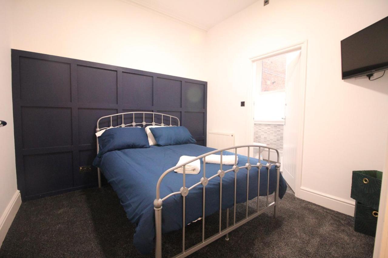 Media Manor - Fully Refurbished In 2022 - Large 6 Bedrooms, 3 Bathrooms Plus Media Games Room ブラックプール エクステリア 写真