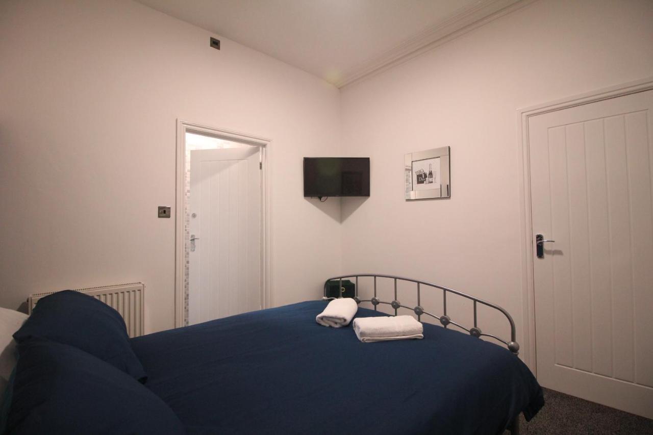 Media Manor - Fully Refurbished In 2022 - Large 6 Bedrooms, 3 Bathrooms Plus Media Games Room ブラックプール エクステリア 写真